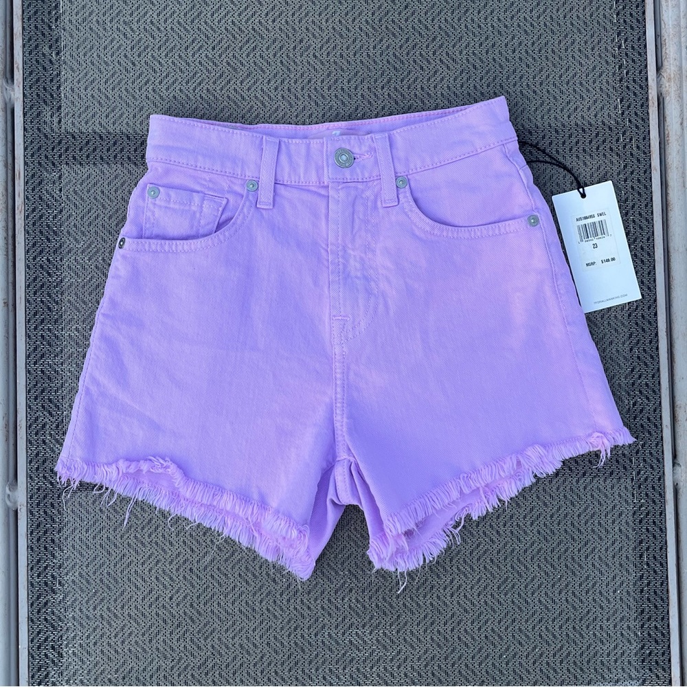 New Women’s 7 For All Mankind shorts, size 23